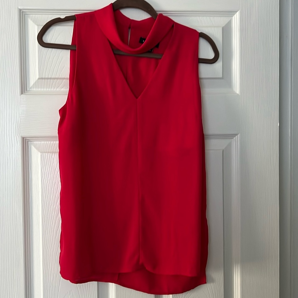 Trouvé cut out red top